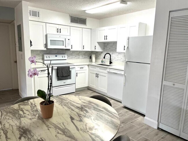 Building Photo - 345 Forestway Cir