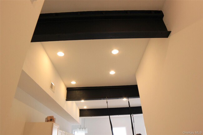 Building Photo - 217 Main St