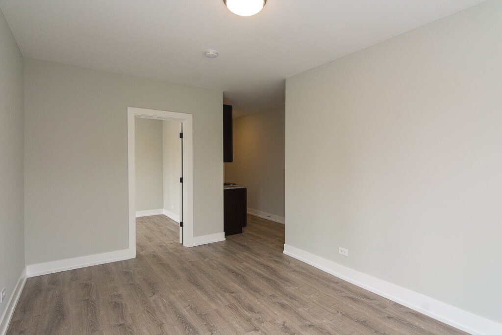 Building Photo - 706 W Brompton Ave