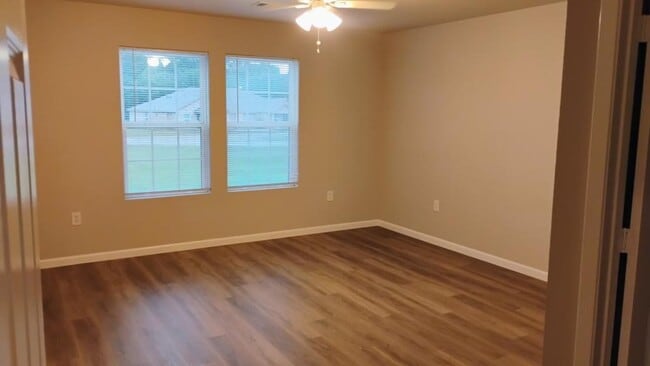 Building Photo - 206 Hoover Ln