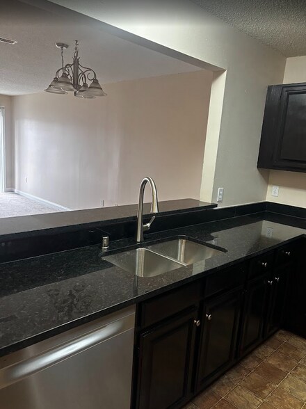 Building Photo - 542 Pewaukee Rd