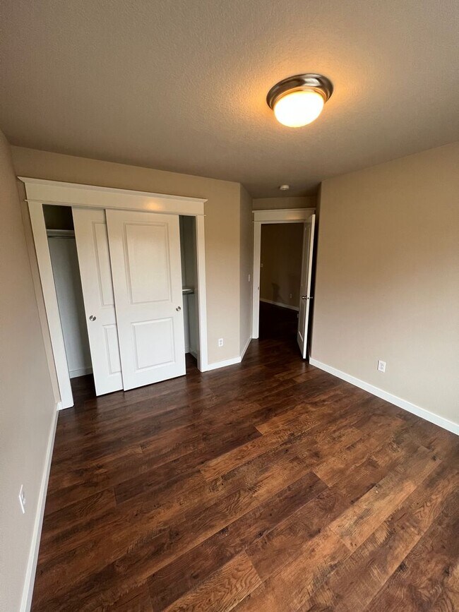 Building Photo - 3-Bedroom 3-Bathroom house across from Candlelight Park