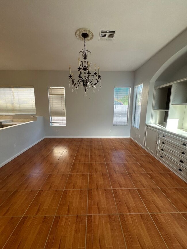 Building Photo - Upgraded home in Glendale with Pool
