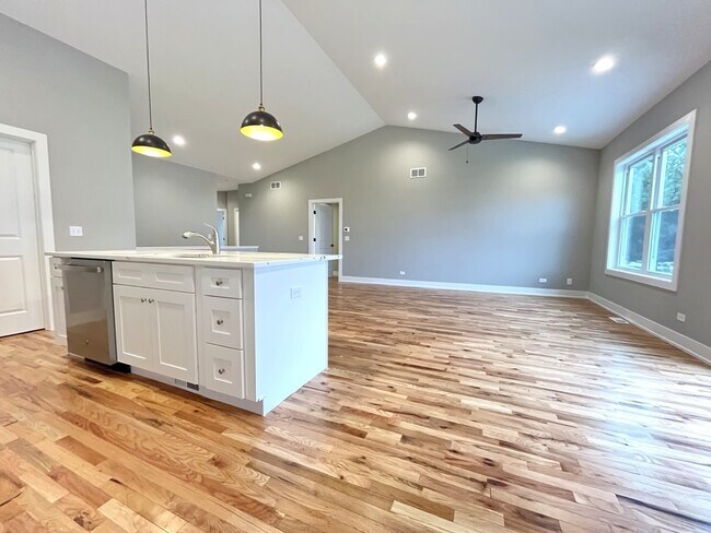 Building Photo - 956 Partridge Cir