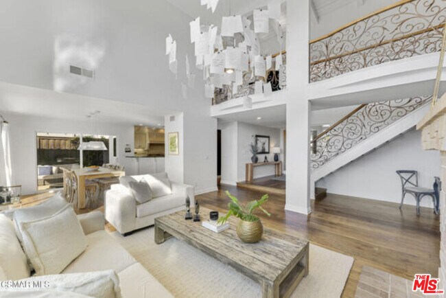 Building Photo - 987 Brookview Ave