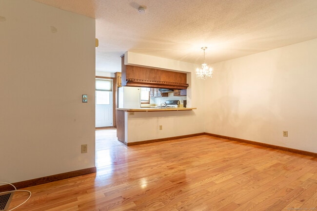 Building Photo - 1 Oak Frst Dr