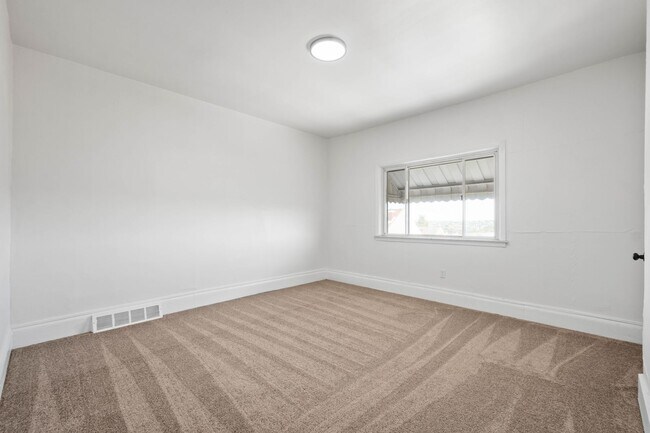 Building Photo - 124 Fitler St