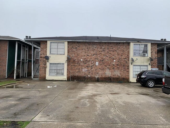 Primary Photo - 105 Limoges Street - C