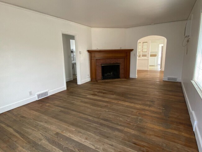 Building Photo - Charming 3 bed/1 bath home in Wenatchee!