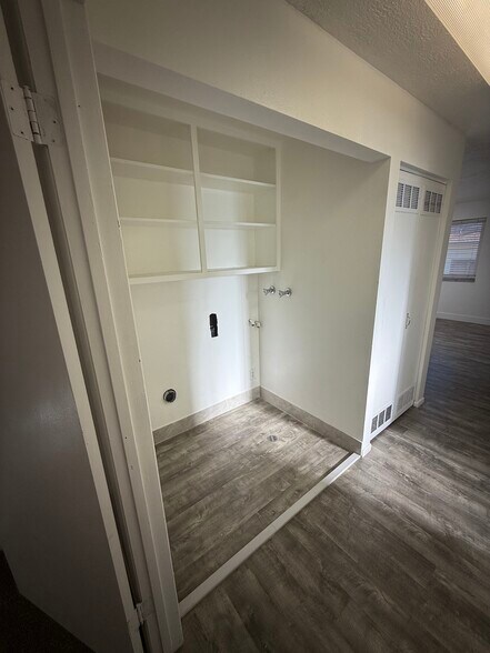 Building Photo - 231 S 400 W