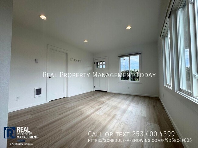 Building Photo - 8420 S Tacoma Way