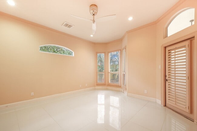 Building Photo - 3 Bedroom/2 Bath Stone Oak Subdivision