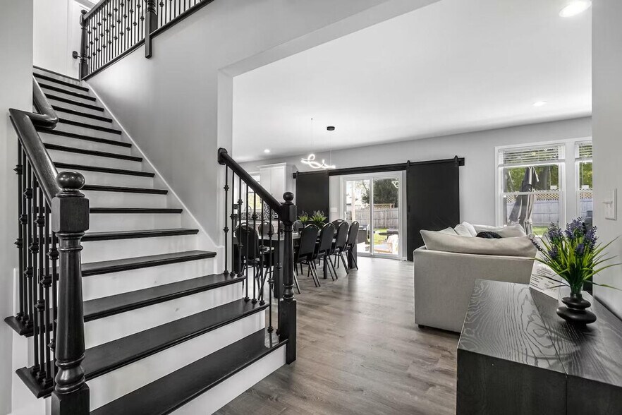 Building Photo - 705 N Garfield St