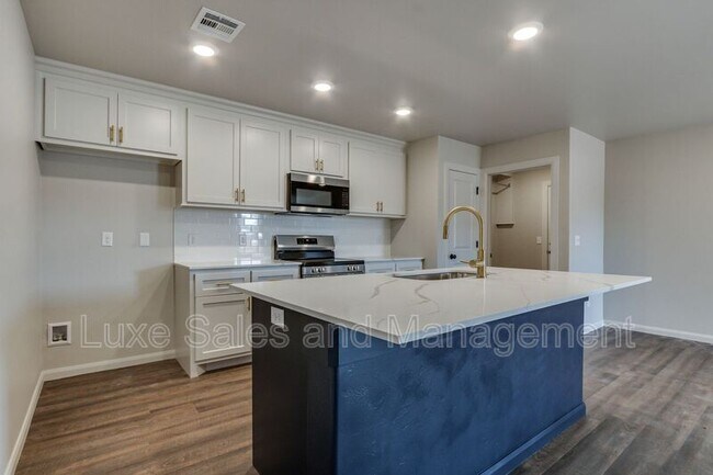 Building Photo - 400 Keiths Wy
