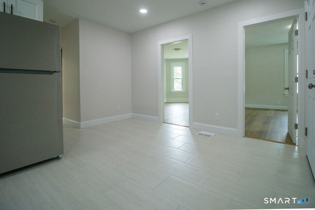 Building Photo - 396 Chestnut St