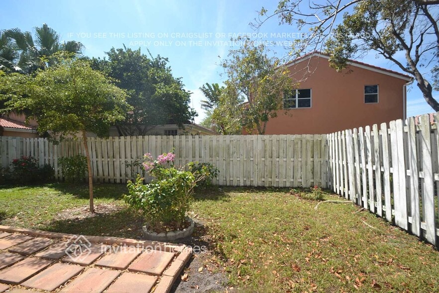 Building Photo - 15270 SW 46th Ct