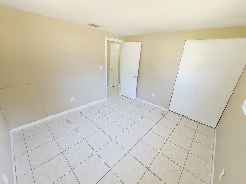 Building Photo - 4747 15th Ave S