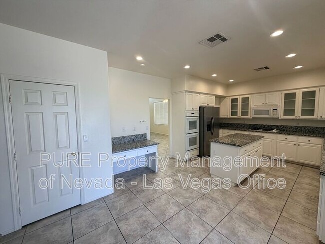 Building Photo - 925 Lexington Cross Dr