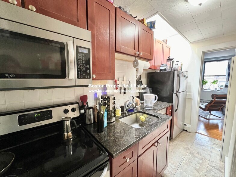 Building Photo - 191 Marlborough St