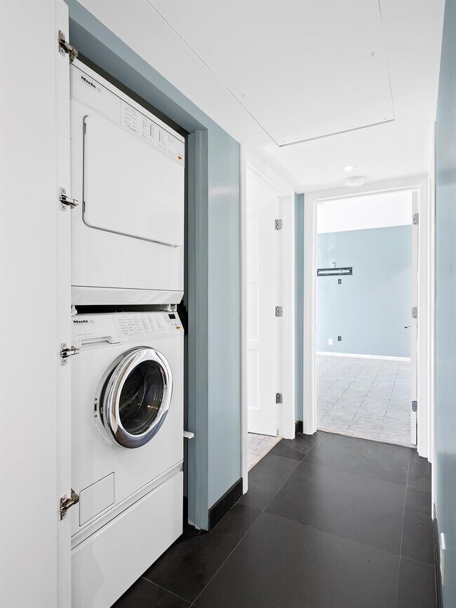 Building Photo - 1560 S Ocean Ln