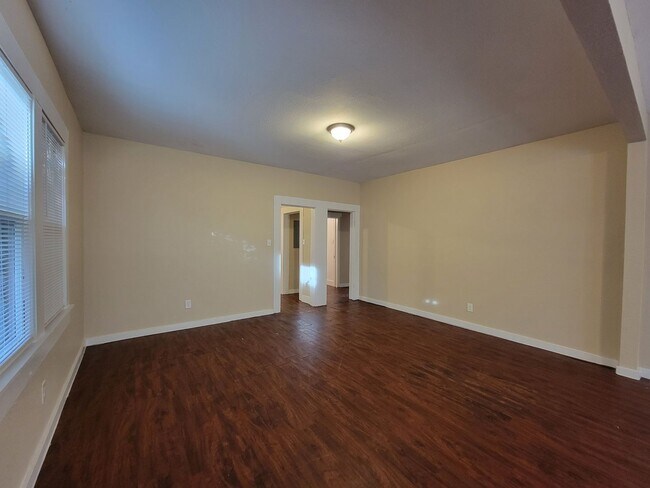 Building Photo - Charming 3-Bedroom Home in the Heart of Sa...