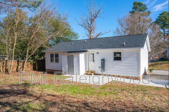 Building Photo - 2204 Emerson Pl