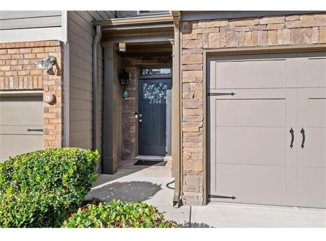 Building Photo - 2304 Oakton Pl