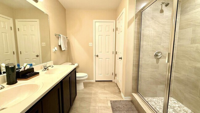 Building Photo - 3206 Hereford Dr