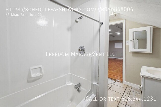 Building Photo - 65 Main St