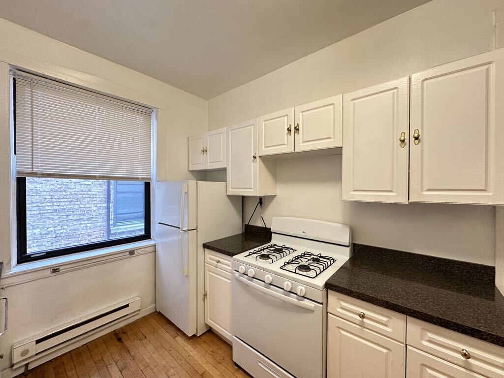 Building Photo - 1030 Dempster St