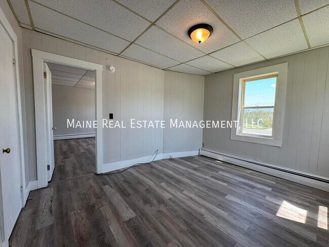 Building Photo - 172 College Ave