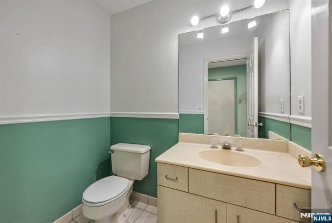 Building Photo - 43 Forsgate Ct