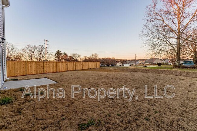 Building Photo - 1210 Murdock Cir