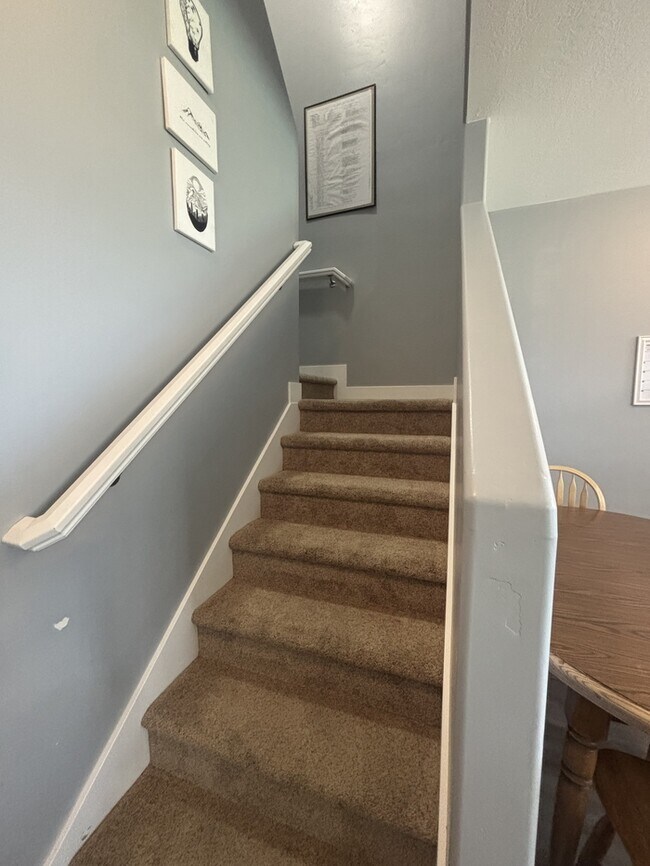 Building Photo - 2 bedroom/ 1.5 bathroom Townhouse in Eagle Mountain