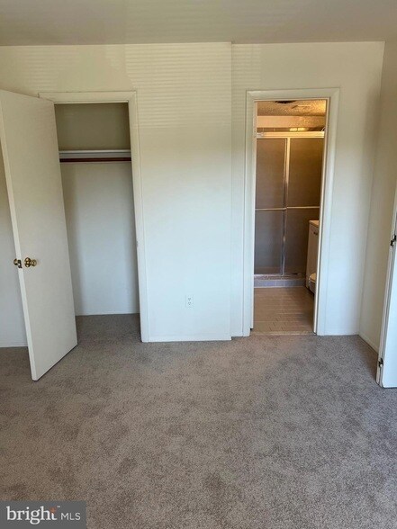 Building Photo - 2025 N Lincoln St