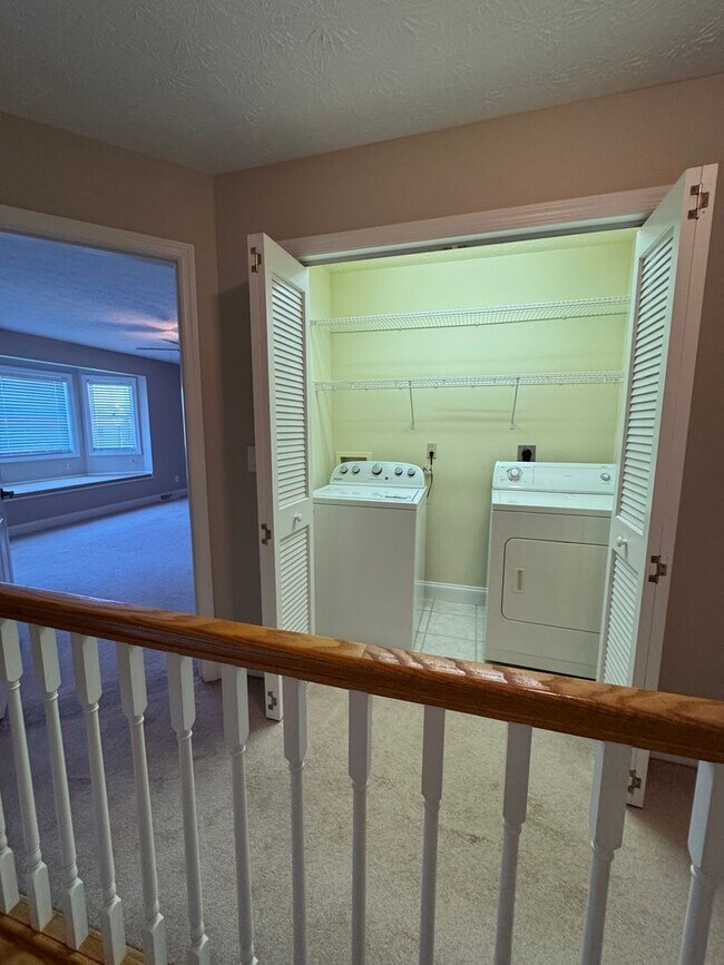 Building Photo - 2 Bed 2 full and 2 1/2 Bath- Imperial PA