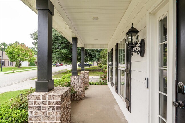 Building Photo - 4117 Chastain Dr