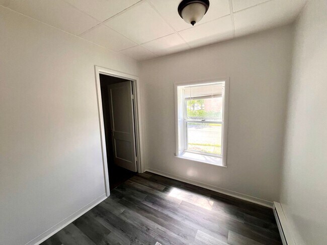 Building Photo - 505 Dawson Ave