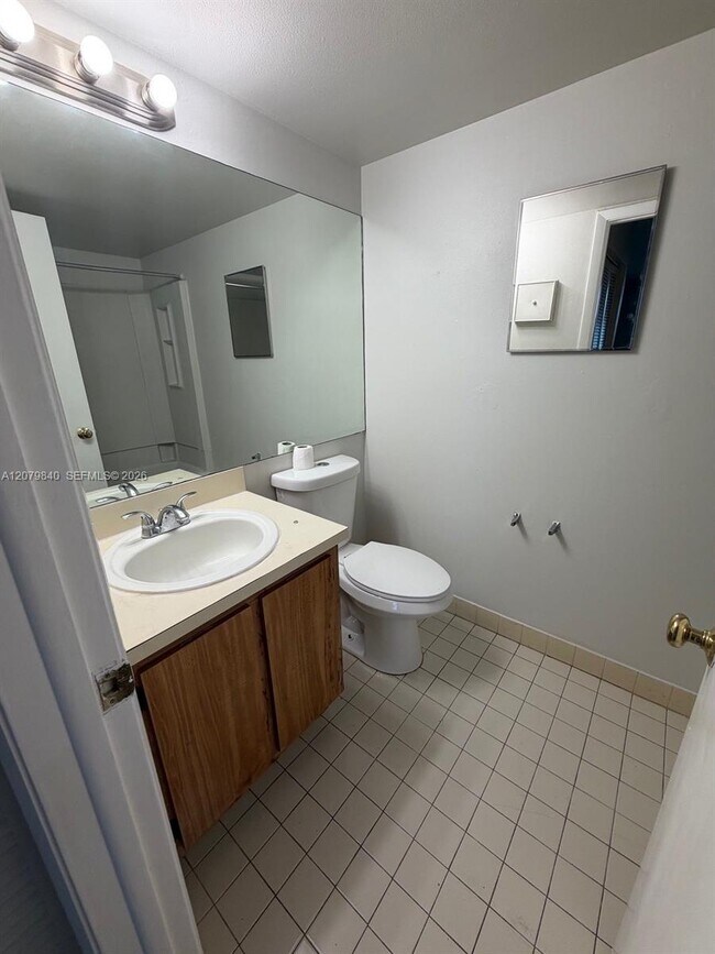 Building Photo - 2771 Riverside Dr