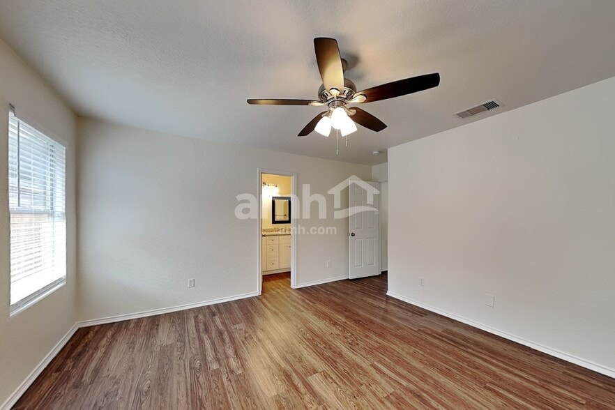 Building Photo - 9210 Laguna Falls
