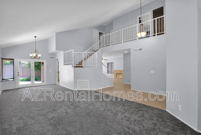 Building Photo - 39 E La Vieve Ln