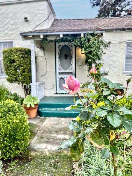 Building Photo - 605 E Santa Inez Ave