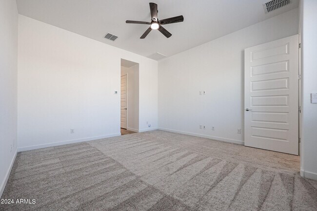 Building Photo - 7702 W Jackrabbit Ln