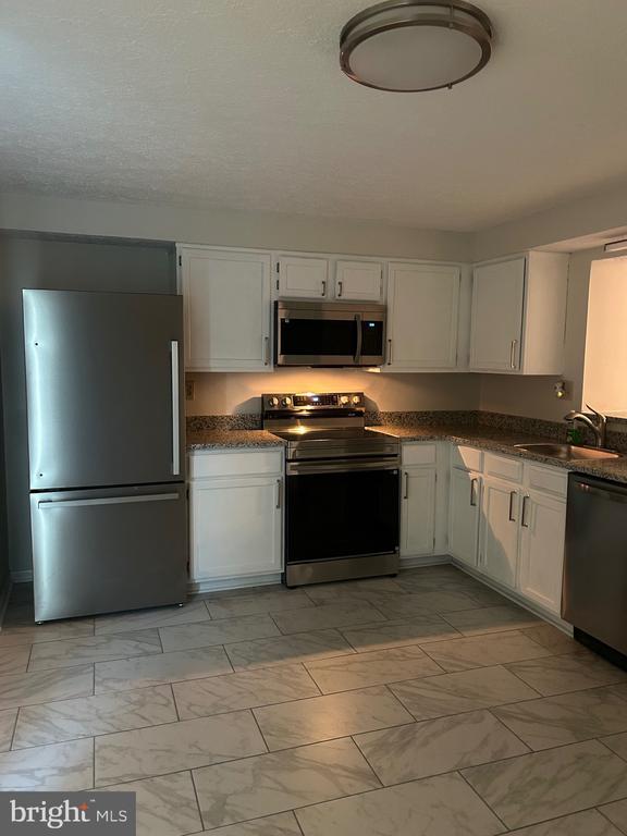 Building Photo - 41 Vanderbilt Ct