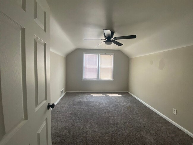 Building Photo - Renovated 3-Bedroom Home – We Welcome Sect...