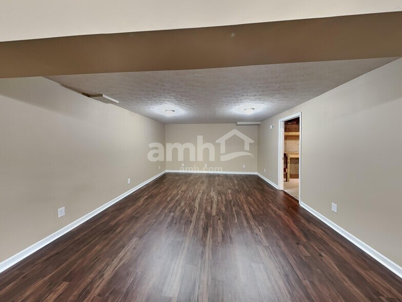 Building Photo - 6739 Dorchester Dr