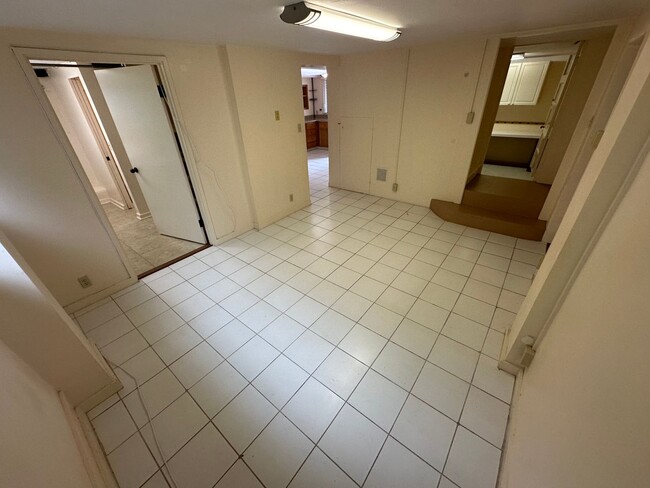 Building Photo - Charming Wilhelmina Rise Home with Stunning Diamond Head & Ocean Views