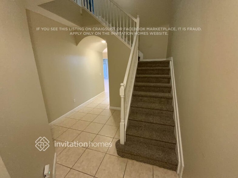 Building Photo - 102 W Prive Cir