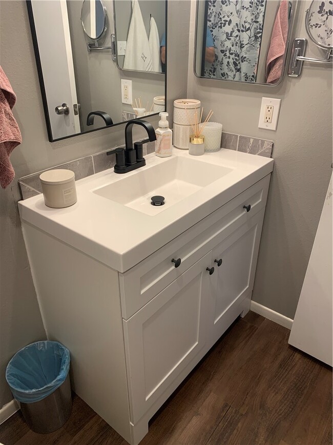 Building Photo - 26290 Burlington Way