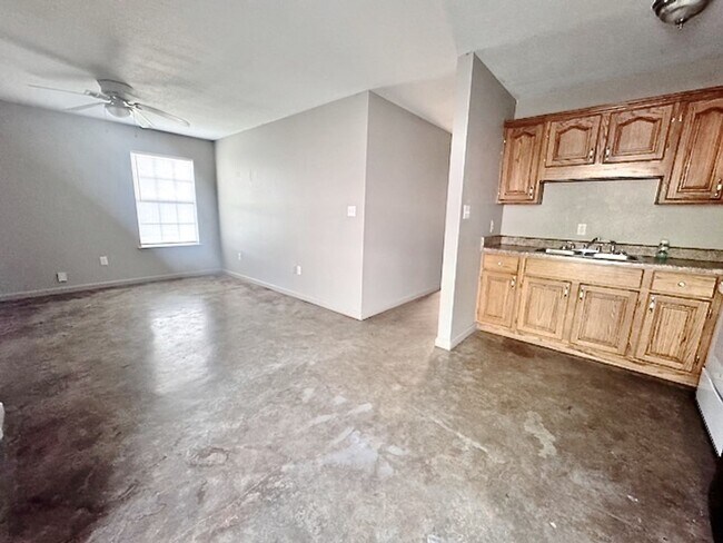 Building Photo - 1326 W Huntington Ave